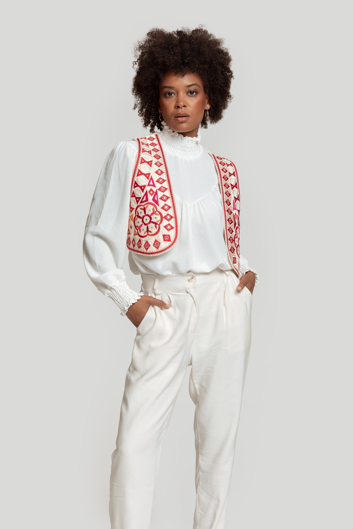 CHALECO ARMONIAS BORDADOS