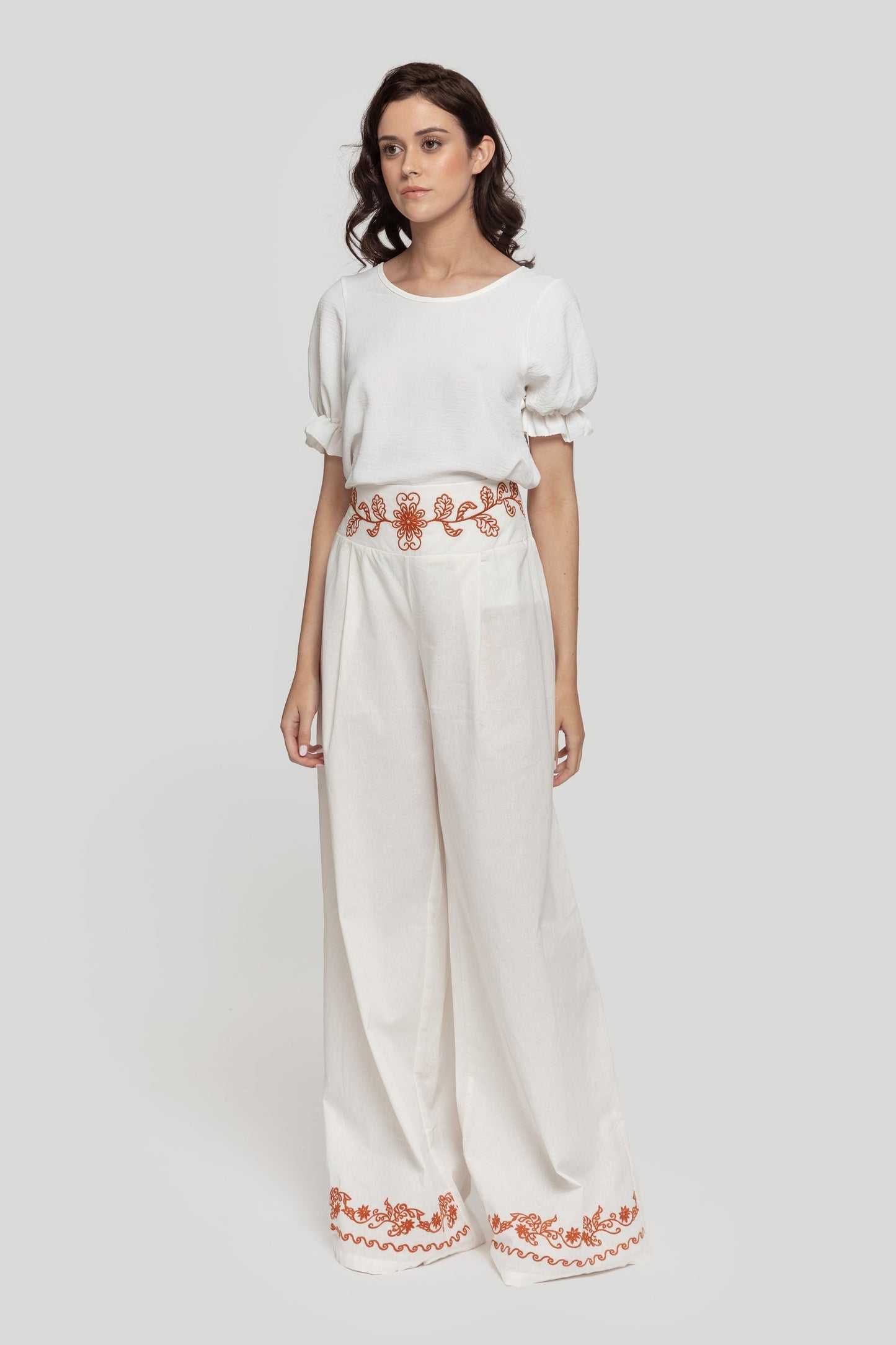 PANTALÓN ARMONIAS BORDADOS