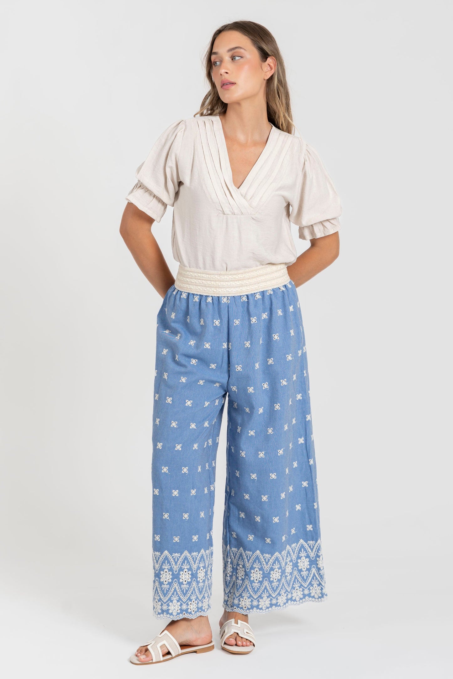 PANTALÓN ARMONIAS BORDADOS